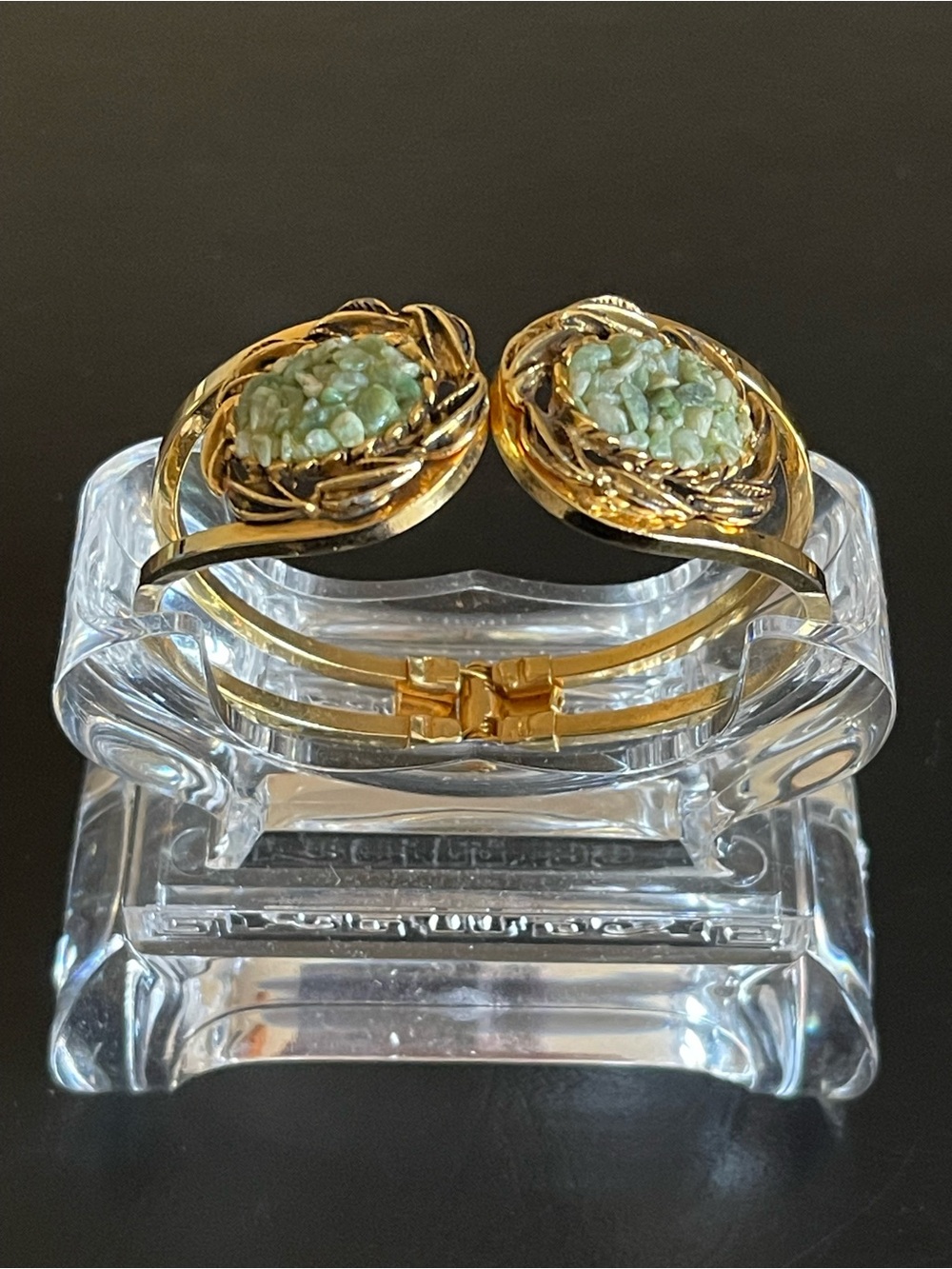 Vintage Gold-Tone Bangle Bracelet with Light Green jade chip Cluster